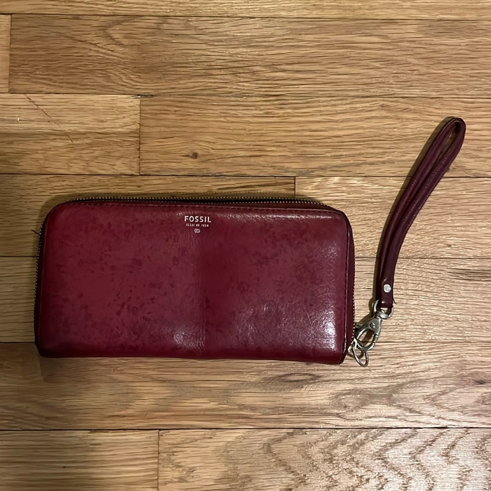 Fossil wristlet